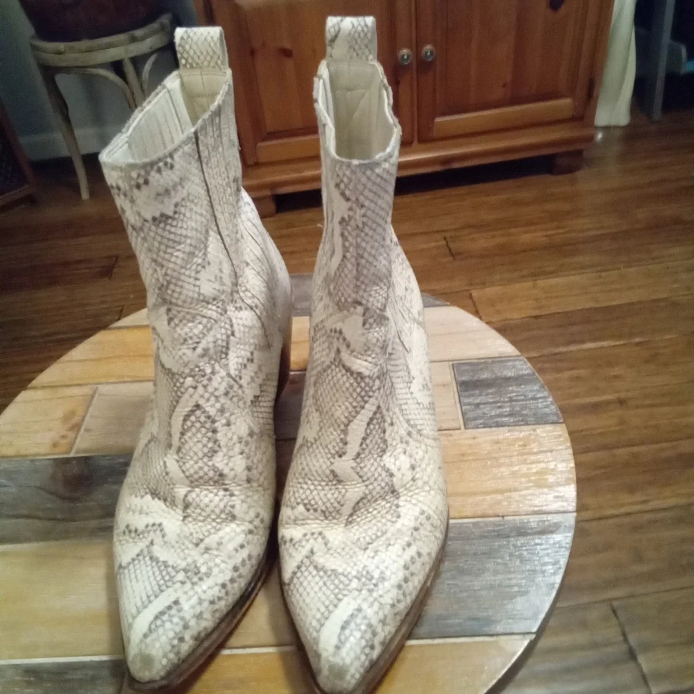 Dolce Vita Serna Snakeskin Leather Booties Size 8.5. Block Heel 2.5" - Picture 2 of 16